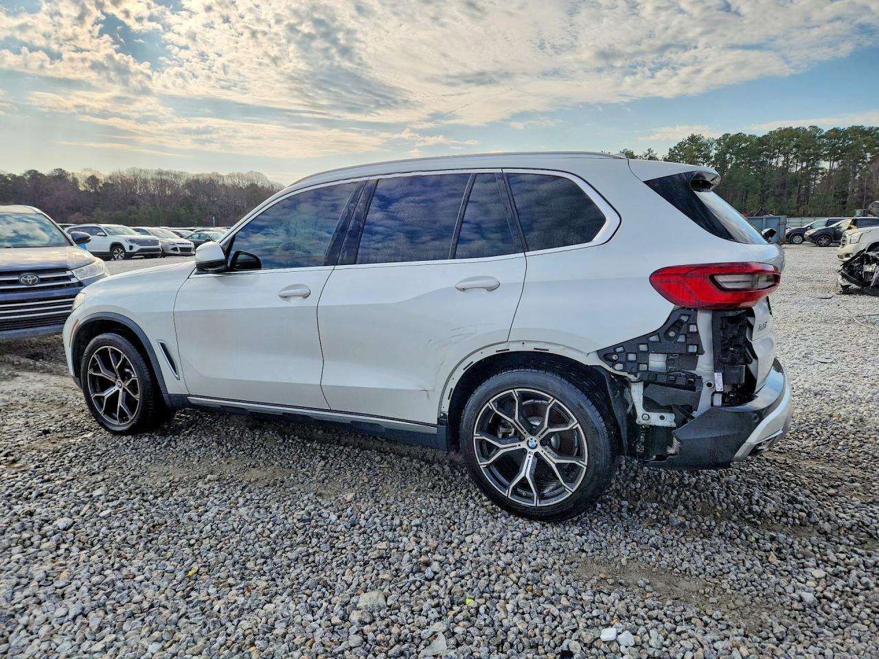 2019 BMW X5 xDrive40I - Image 2