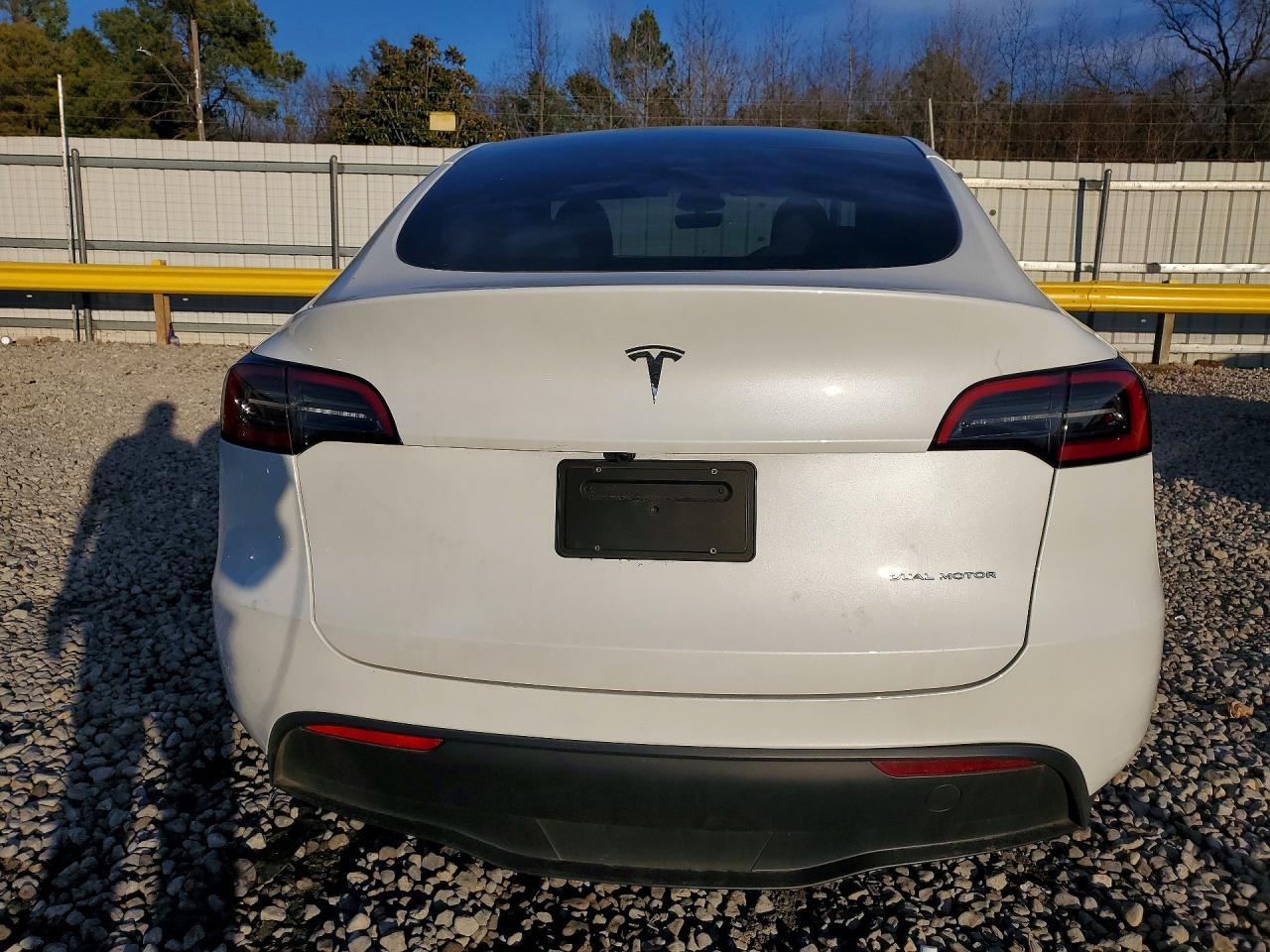 2025 Tesla Model Y - Фото 6