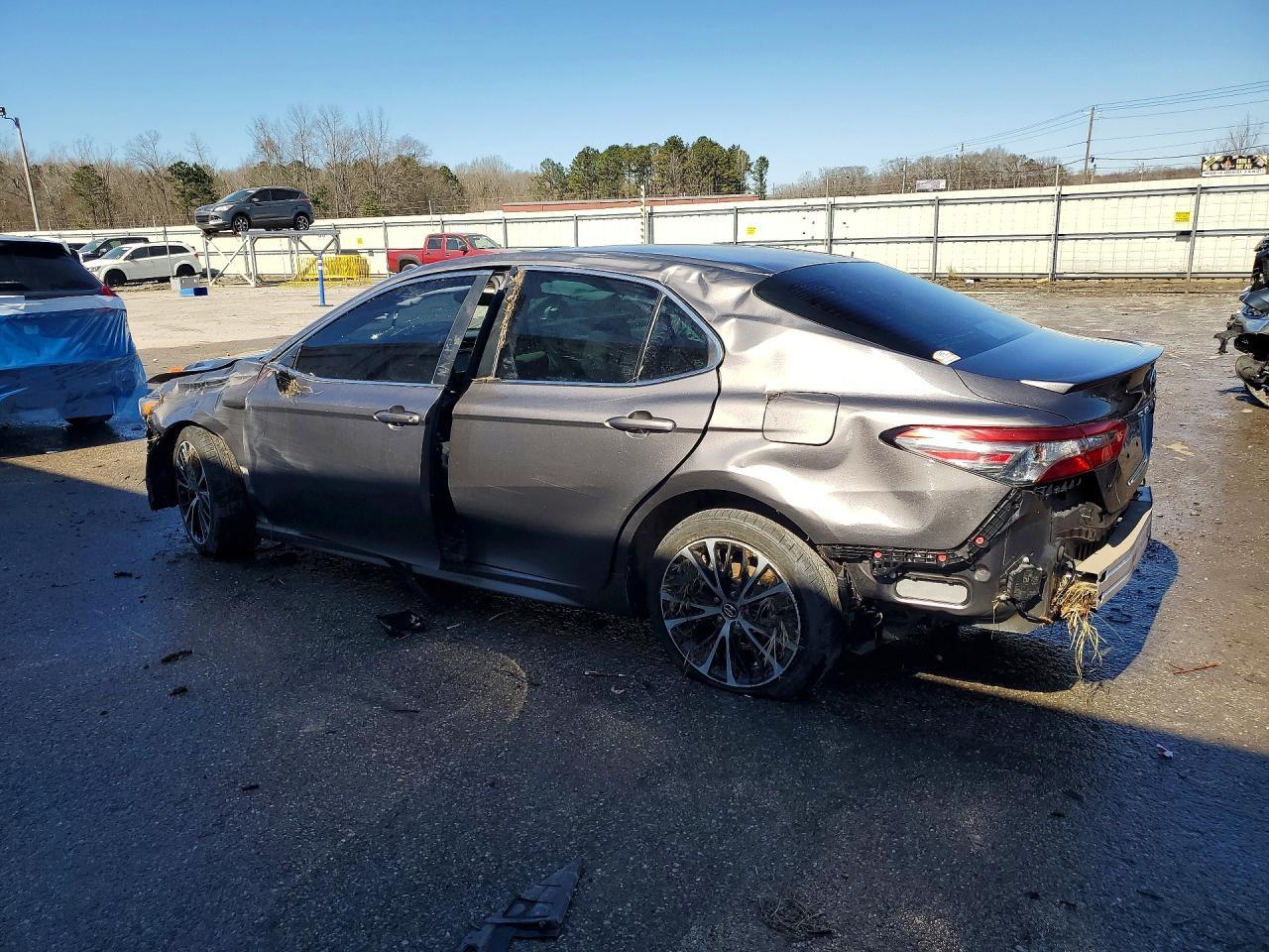 2018 Toyota Camry L - Фото 2