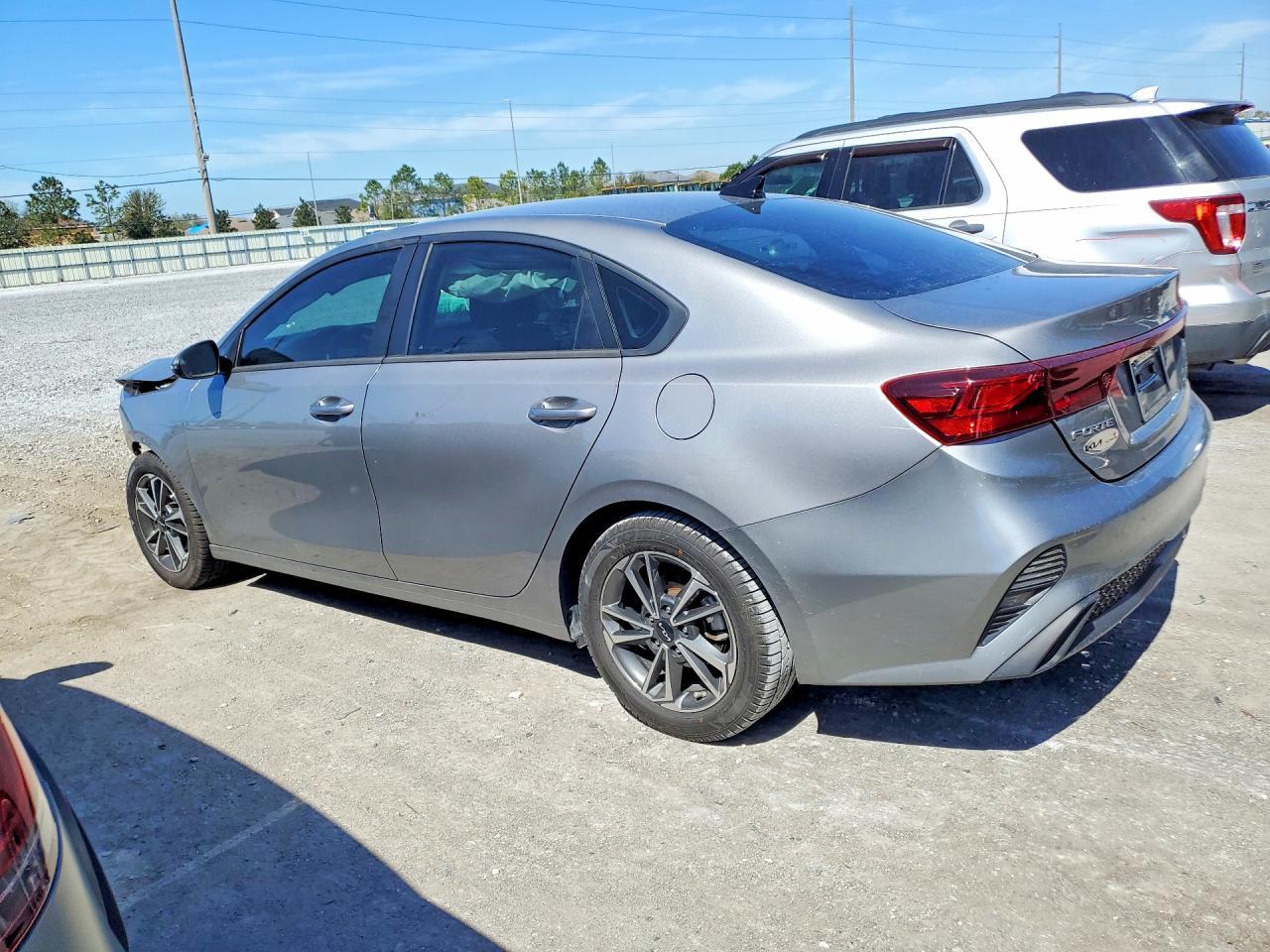 2023 Kia Forte Lxs - Image 2