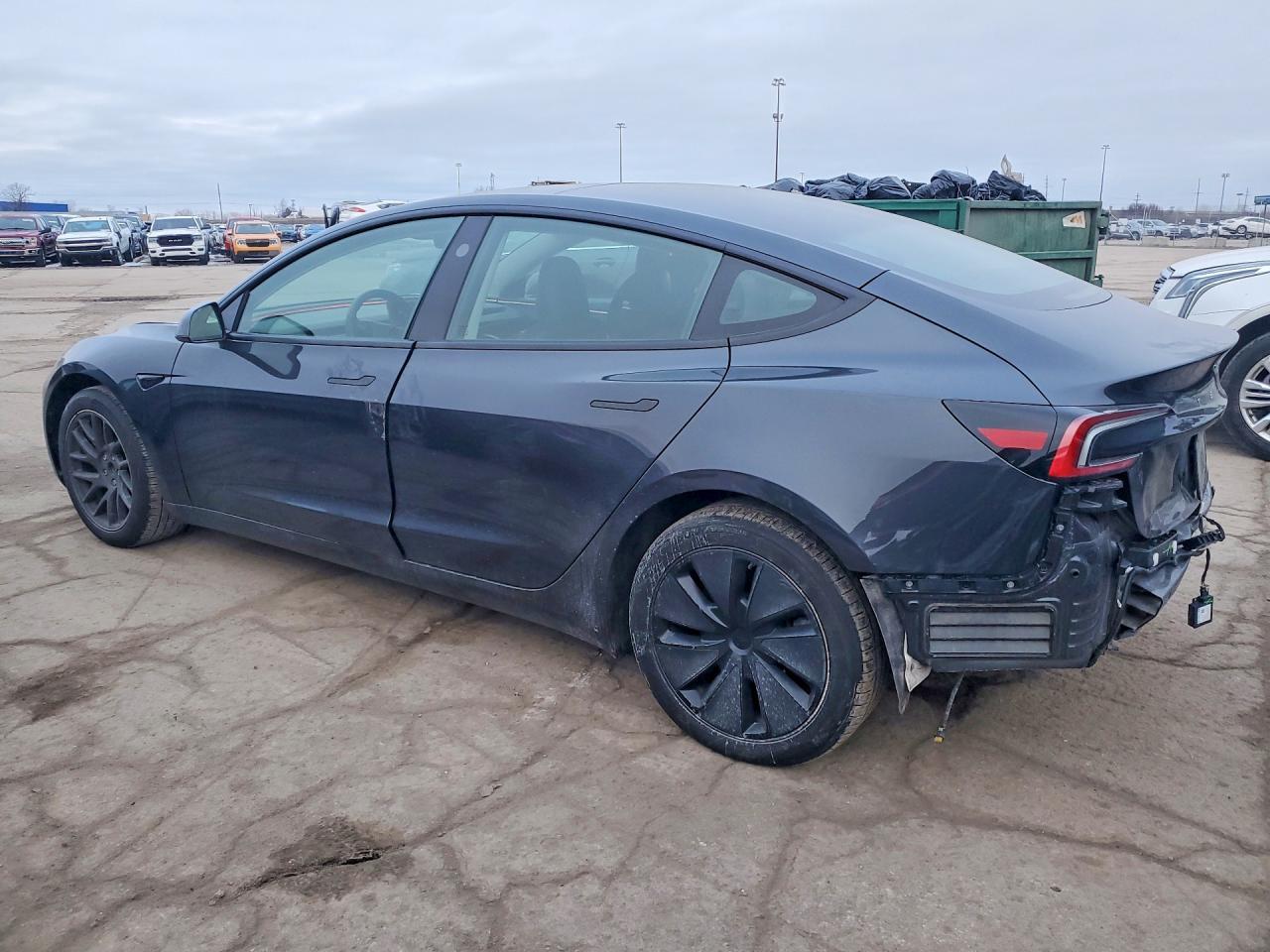 2024 Tesla Model 3 - Фото 2