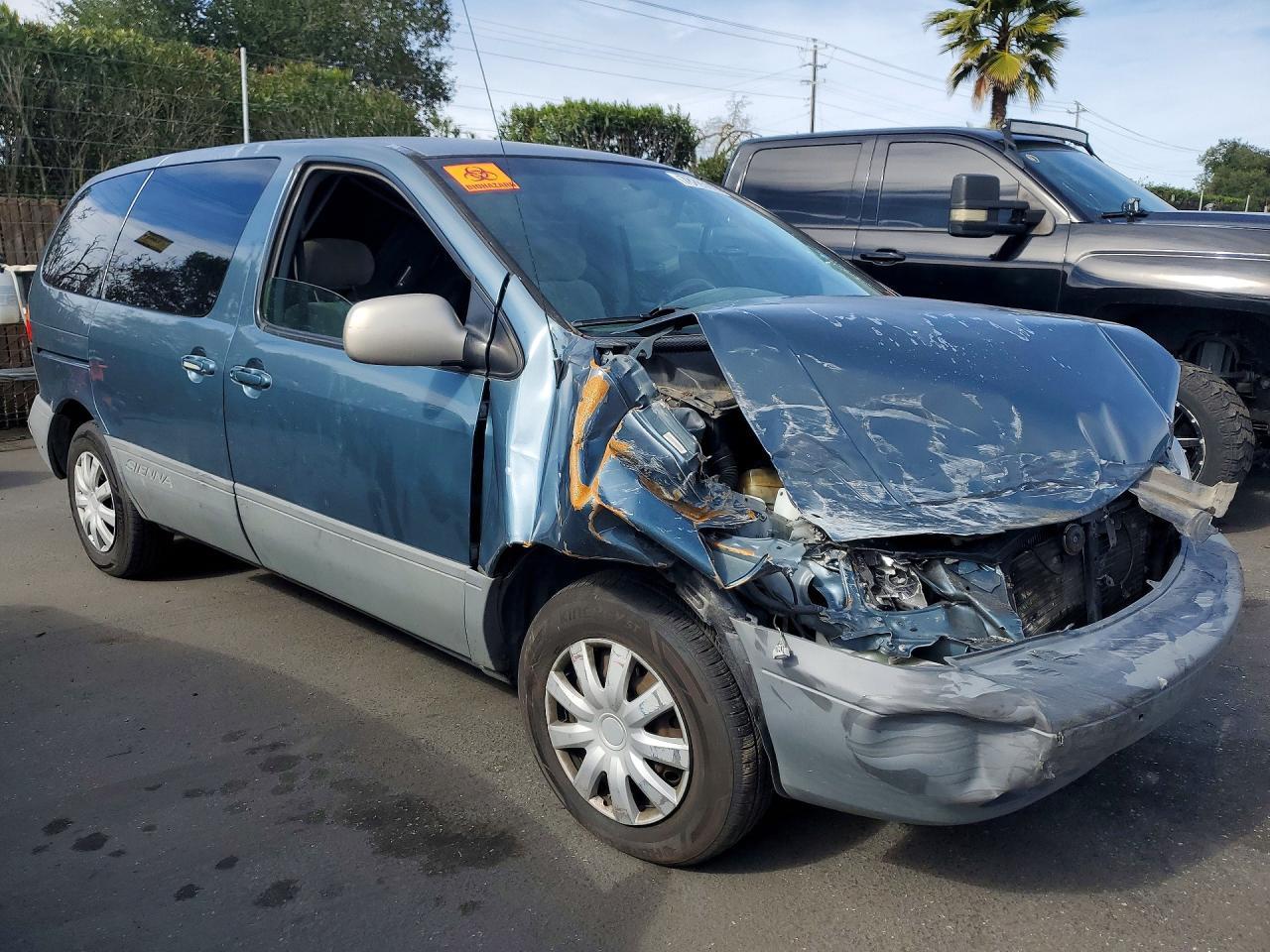 2000 Toyota Sienna Ce - Image 4