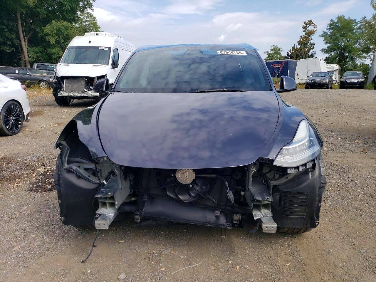 2025 Tesla Model Y - Image 5