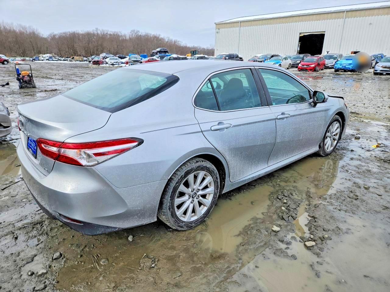 2018 Toyota Camry Le - Фото 3