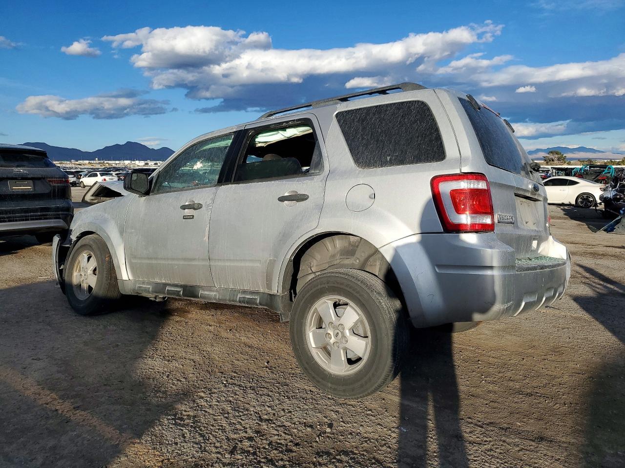 2011 Ford Escape Xlt - Фото 2