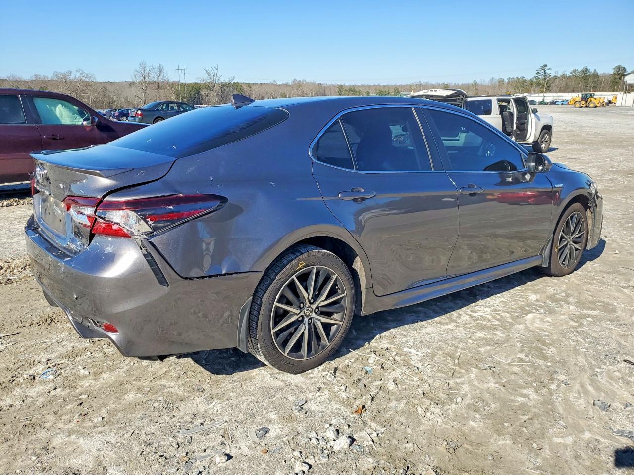 2021 Toyota Camry Se - Фото 3