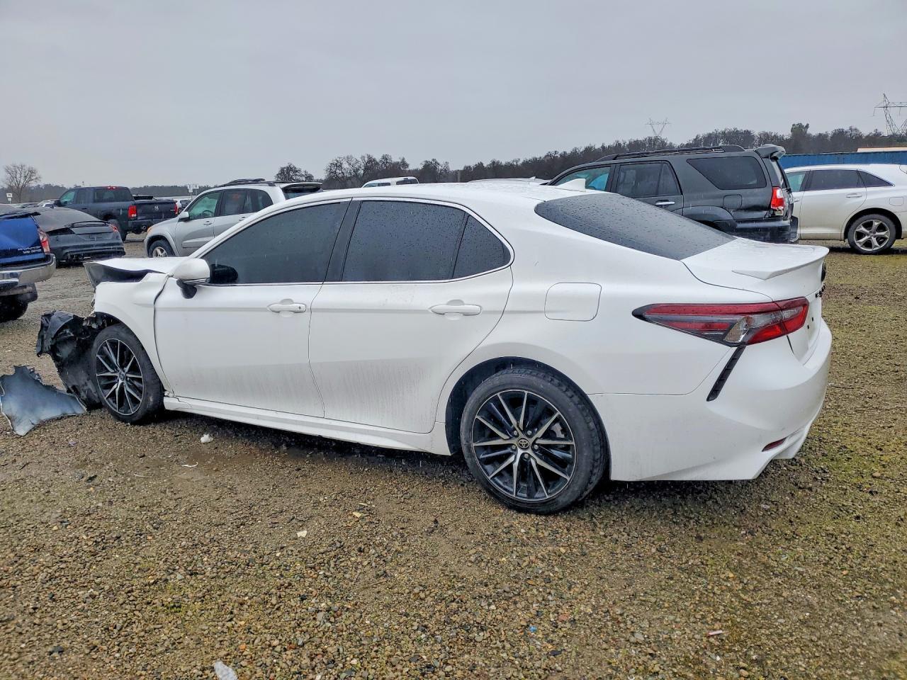 2022 Toyota Camry Se - Image 2