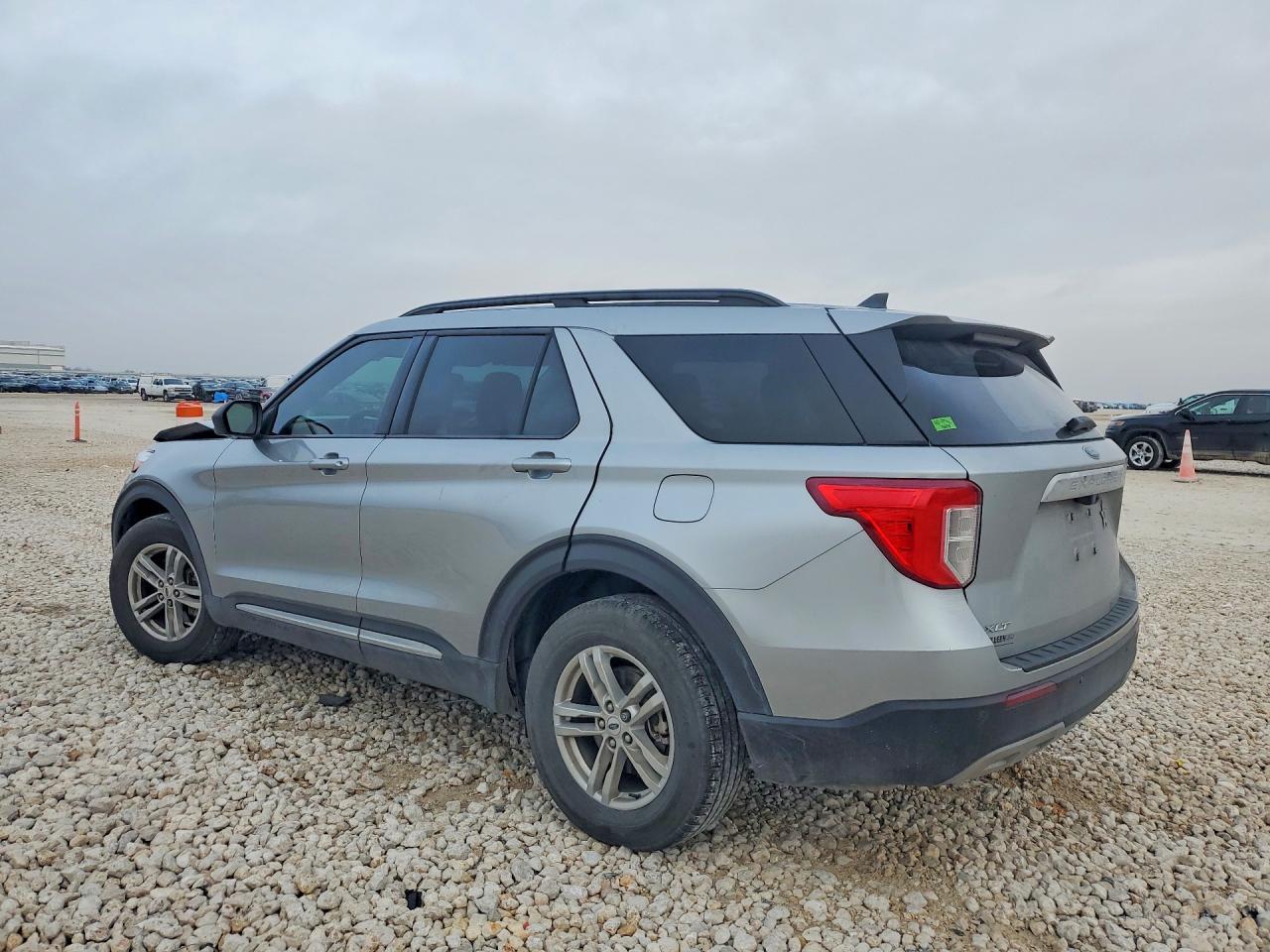 2023 Ford Explorer X - Фото 2