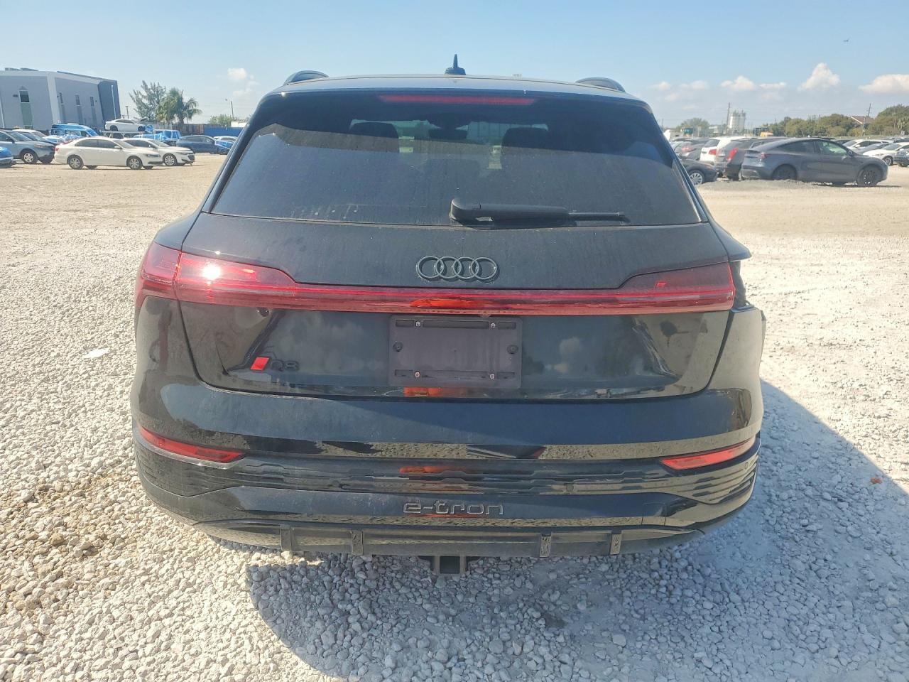 2024 Audi Q8 E-Tron Prestige - Фото 6