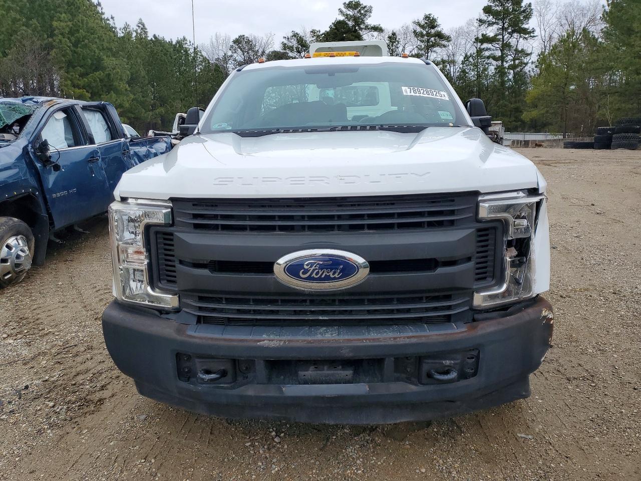 2017 Ford F350 Super Duty Flatbed Truck - Фото 5