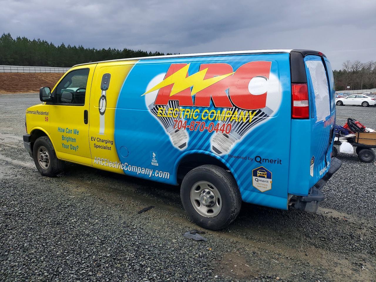 2022 GMC Savana 2500 Cargo Utility / Service Van - Фото 2