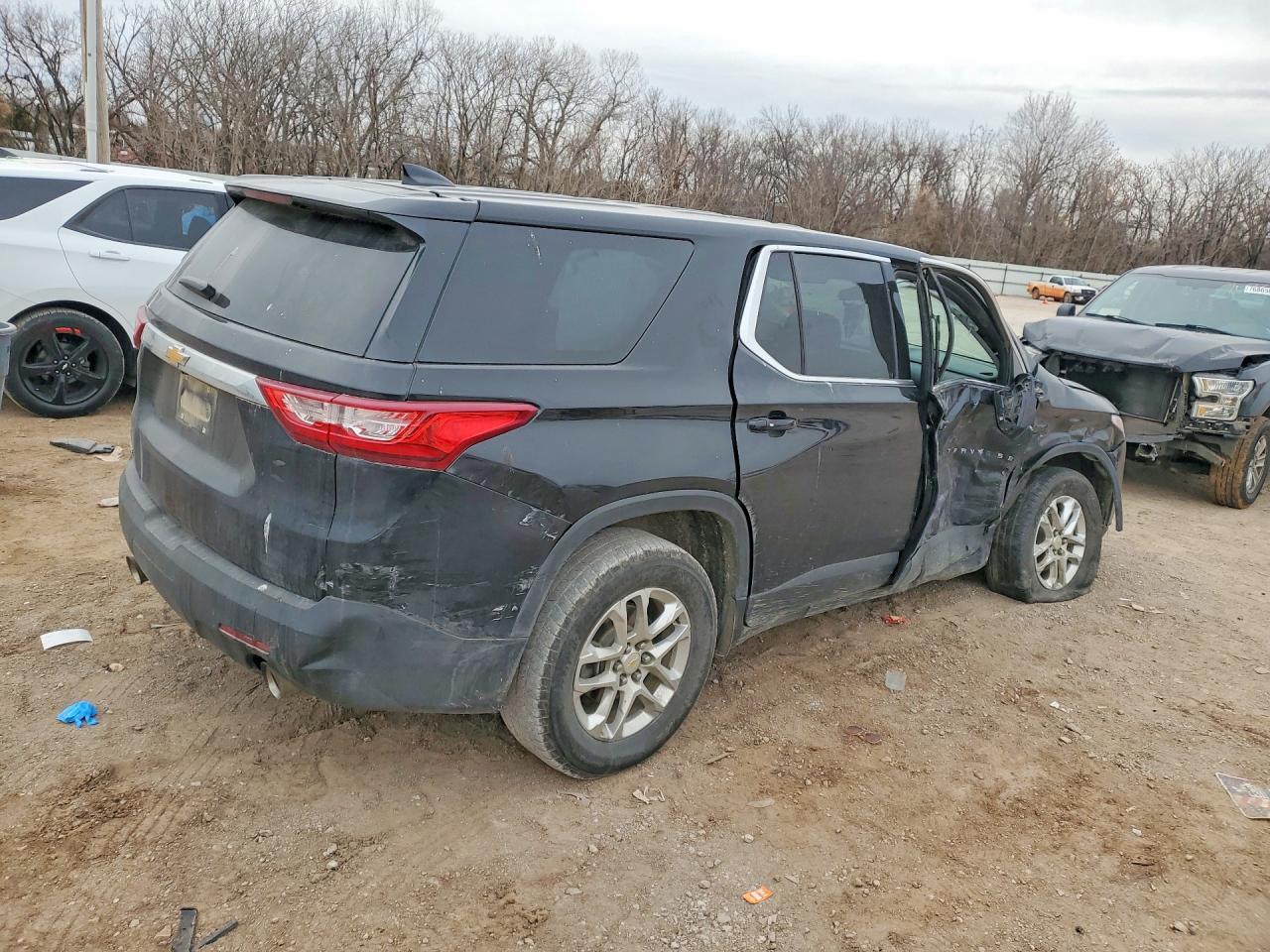 2020 Chevrolet Traverse Ls - Image 3