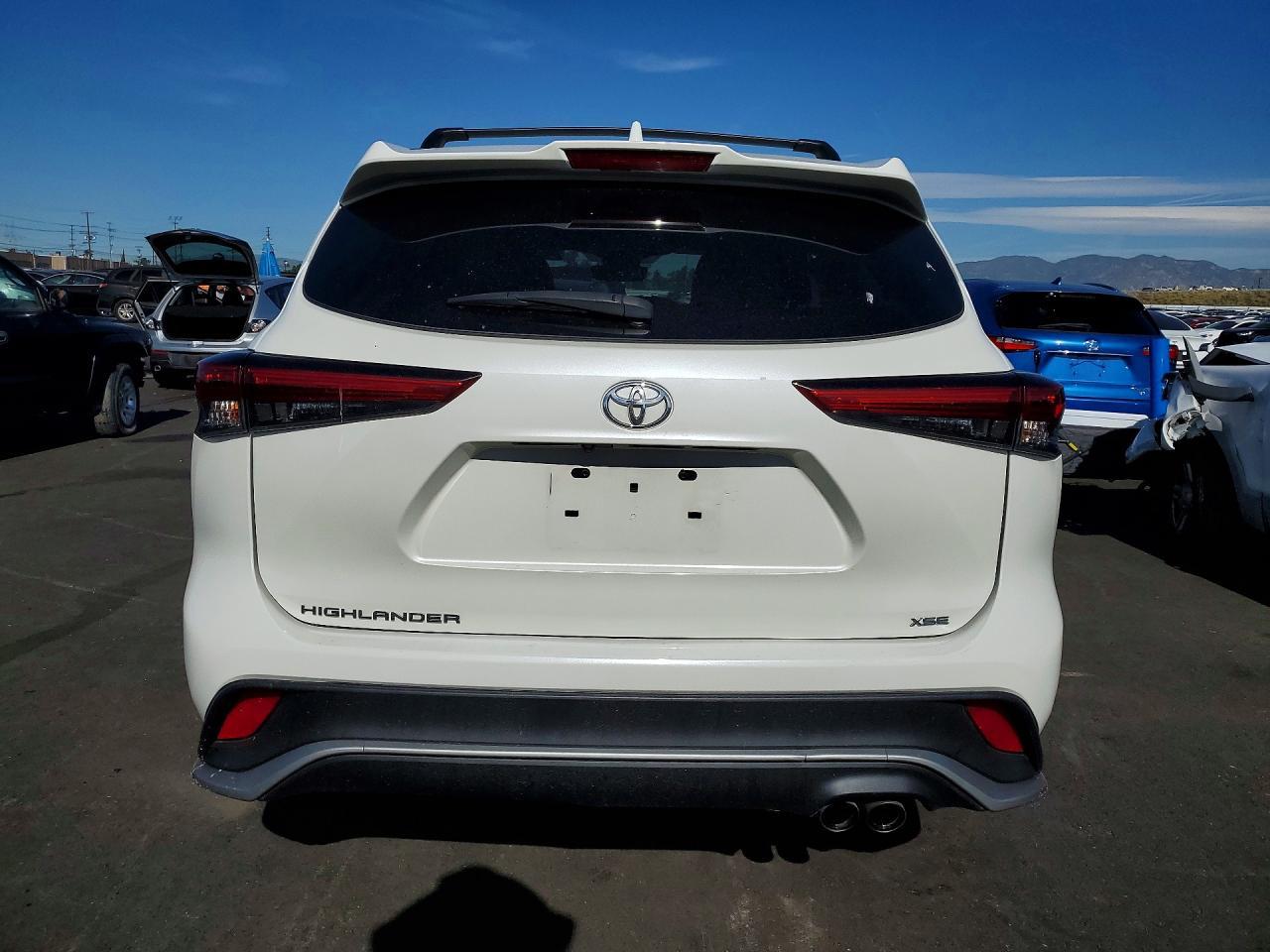 2021 Toyota Highlander - Image 6
