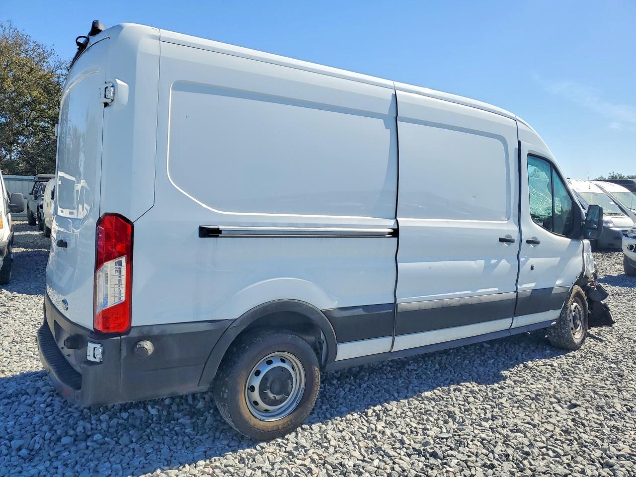 2019 Ford Transit 250 Utility / Service Van - Image 3