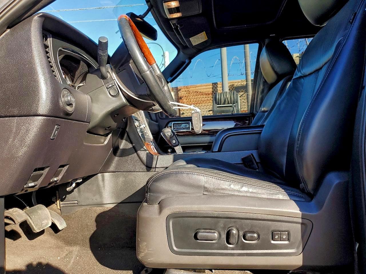 2015 Lincoln Navigator - Image 7