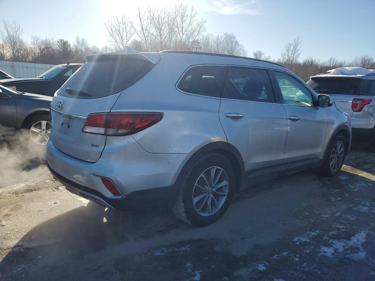 2017 Hyundai Santa Fe Se - Фото 3