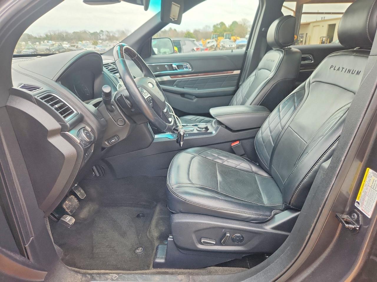 2017 Ford Explorer Platinum - Image 7