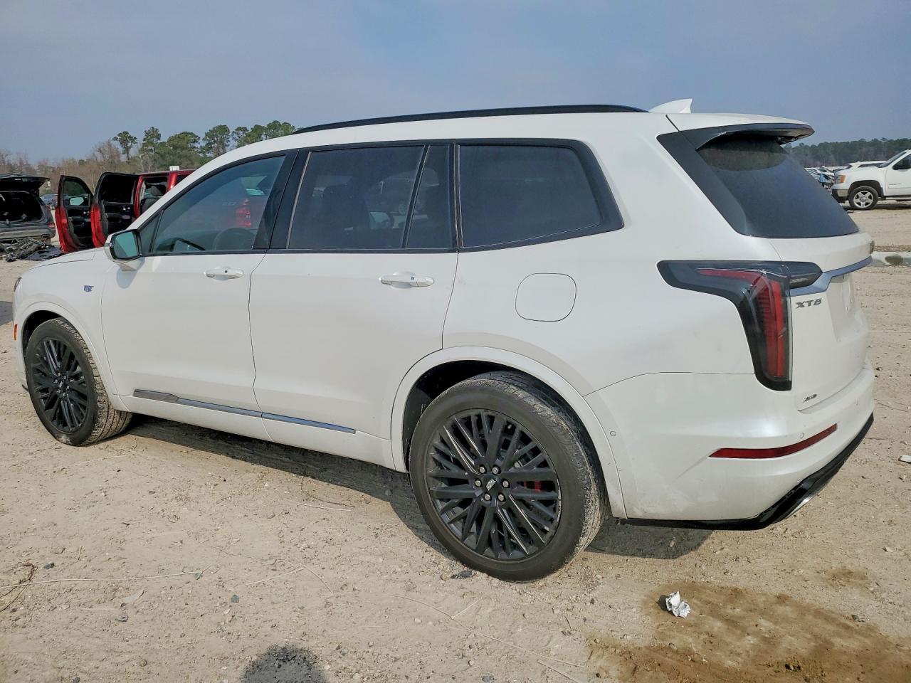 2023 Cadillac Xt6 Sport - Image 2