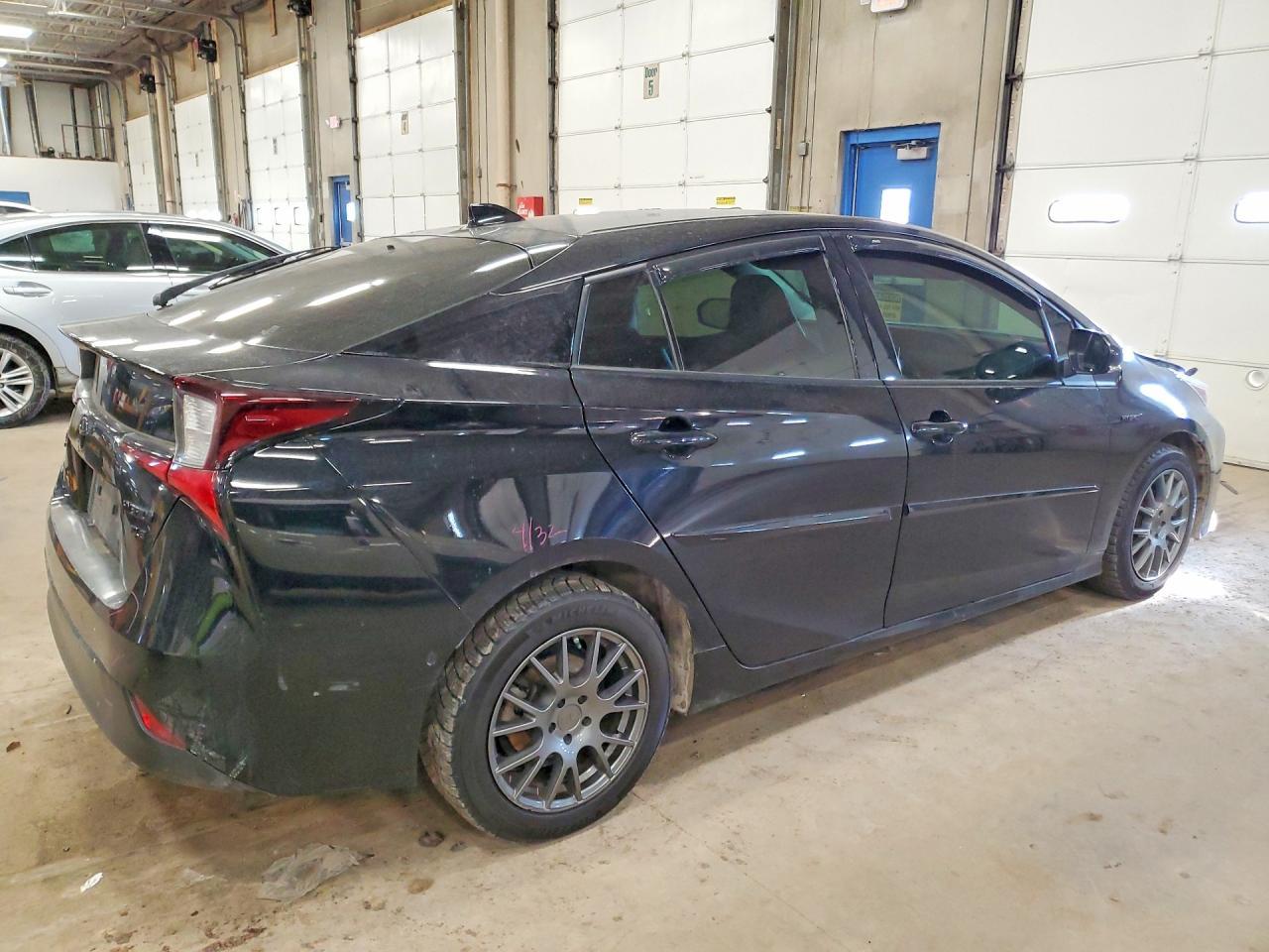2022 Toyota Prius Le - Фото 3