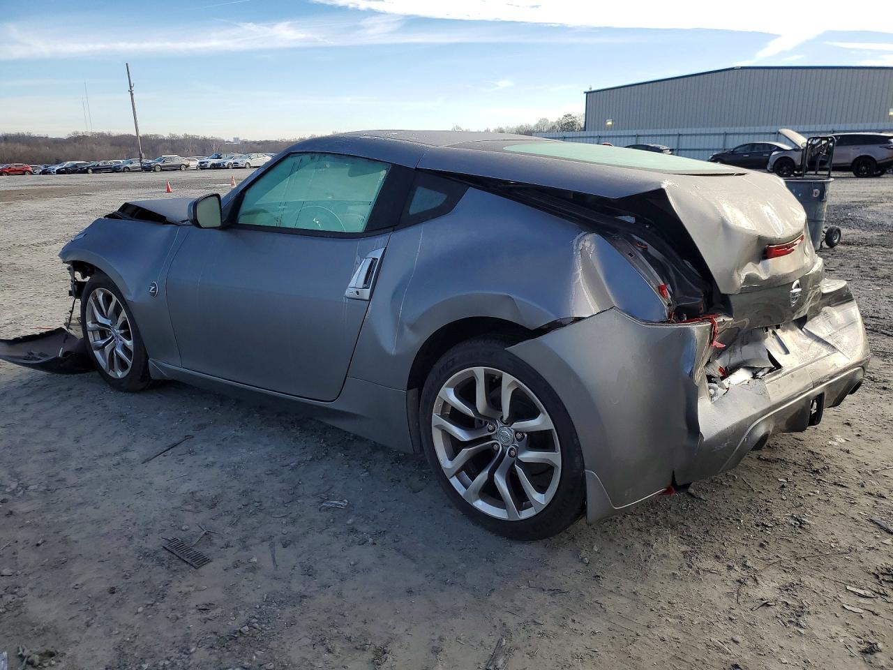 2014 Nissan 370Z Base - Image 2