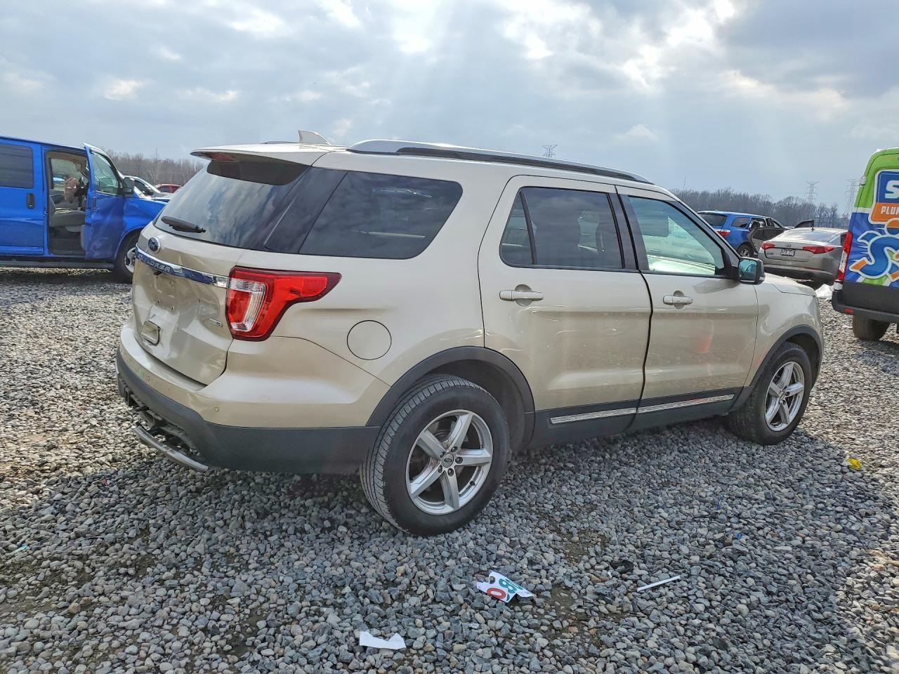 2017 Ford Explorer Xlt - Image 3
