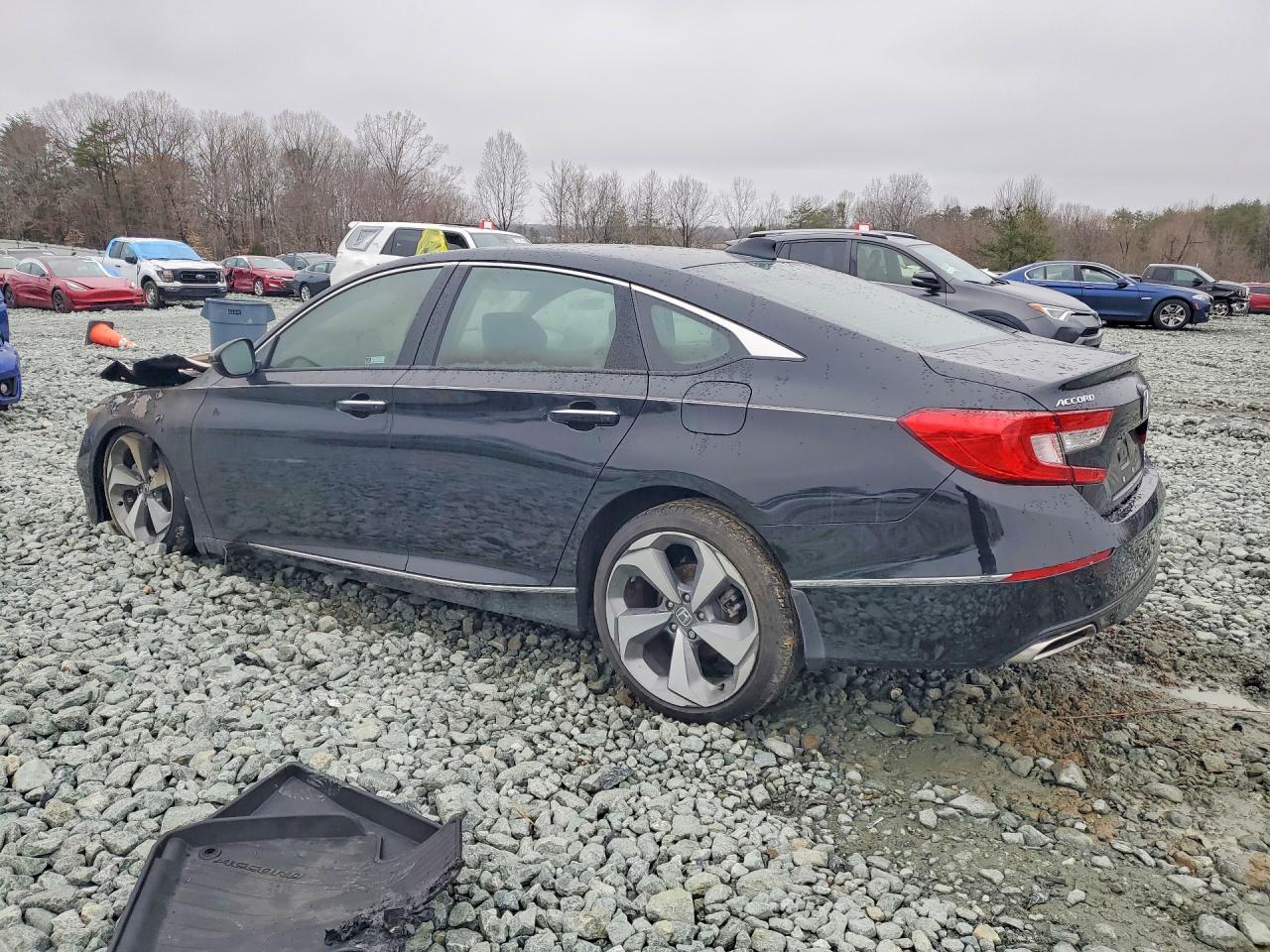 2019 Honda Accord Touring - Image 2