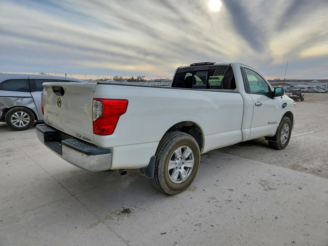 2017 Nissan Titan S - Фото 3