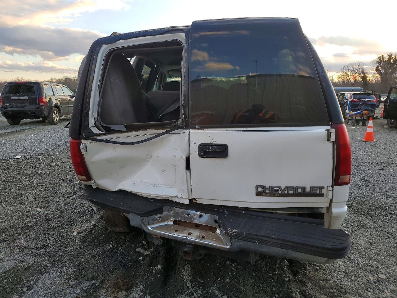 1999 Chevrolet Suburban K1500 - Фото 6
