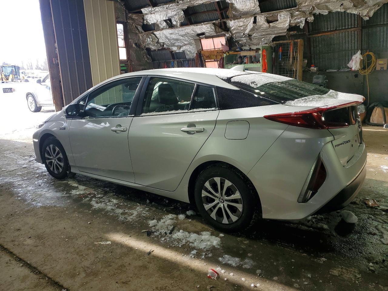 2022 Toyota Prius Prime Le - Фото 2