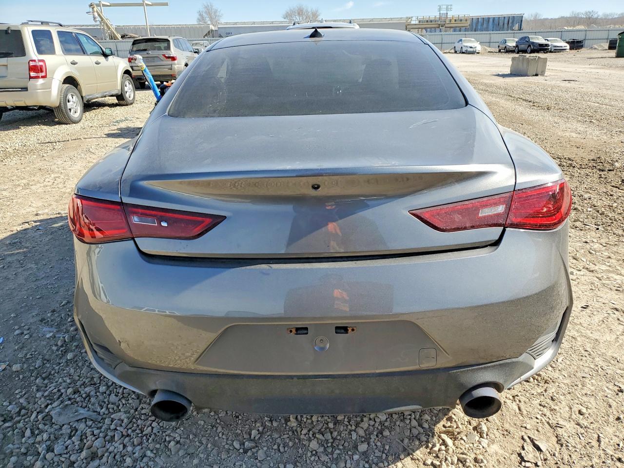 2017 Infiniti Q60 - Image 6
