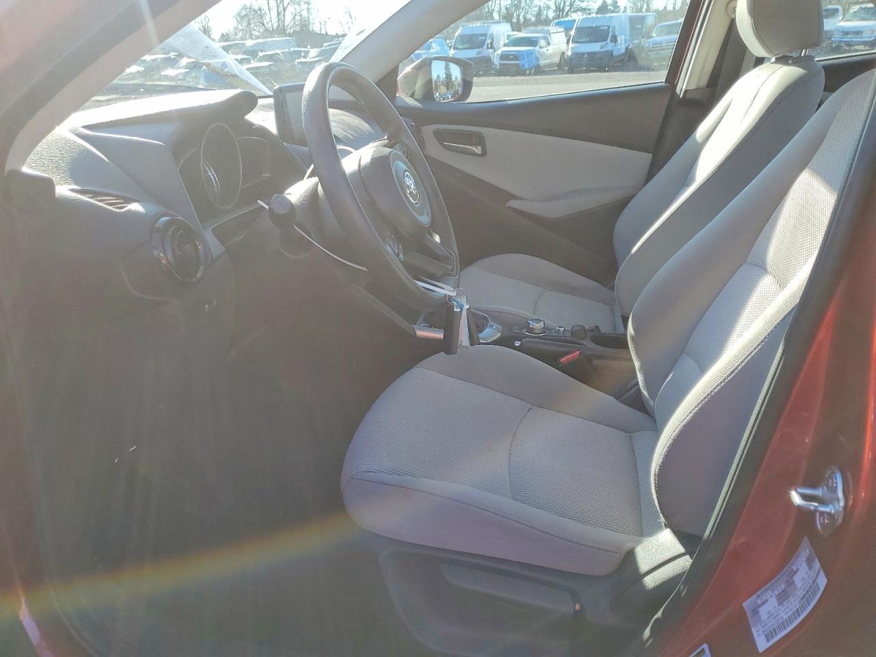 2019 Toyota Yaris L - Image 7