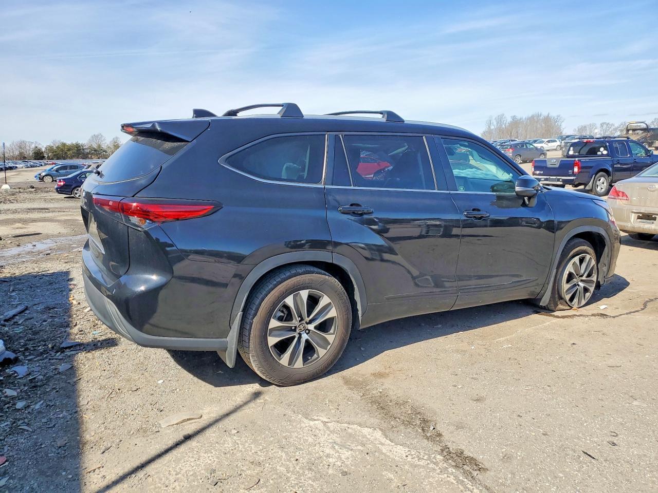 2023 Toyota Highlander Xle - Image 3