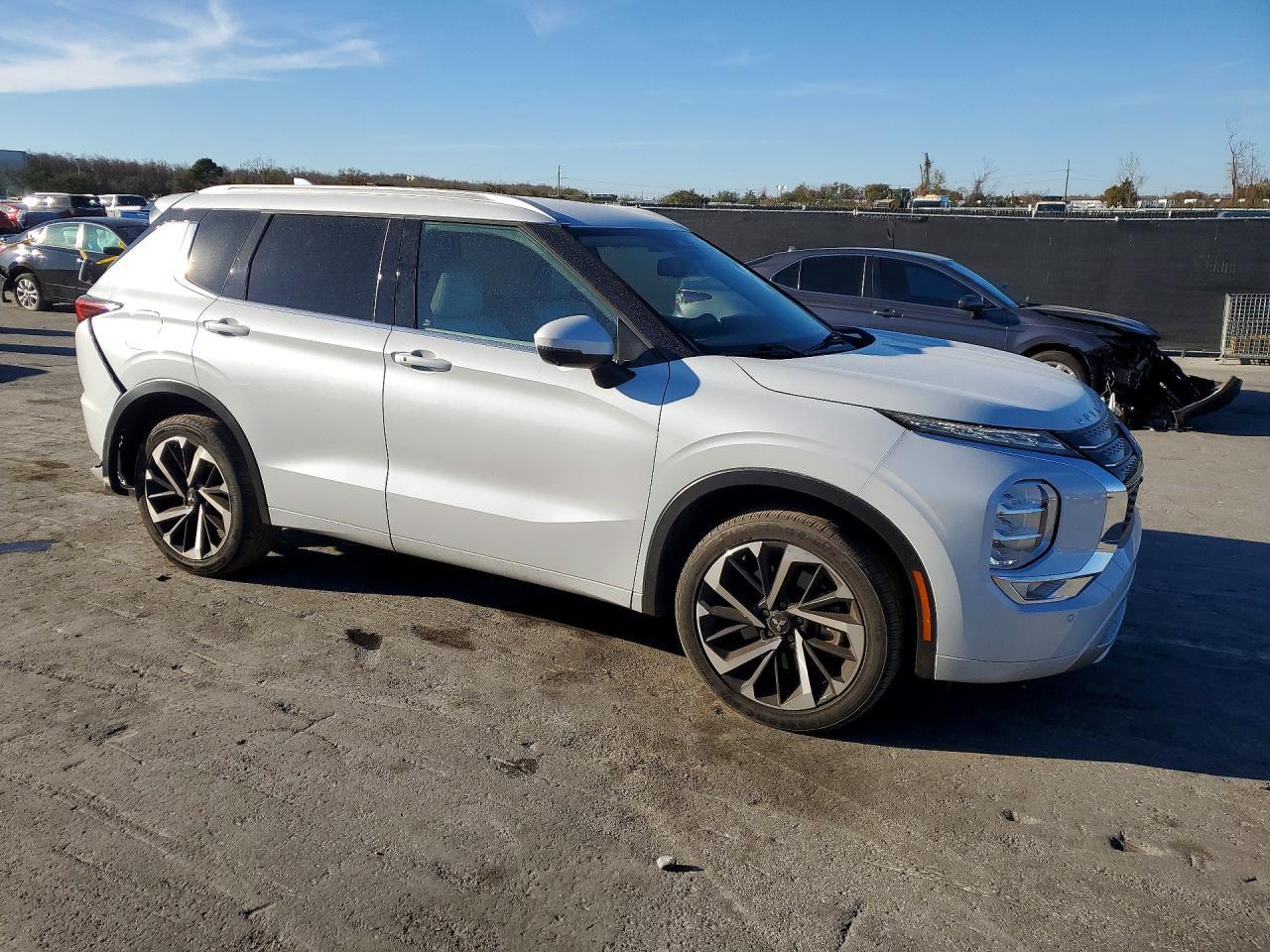 2024 Mitsubishi Outlander Sel - Image 4