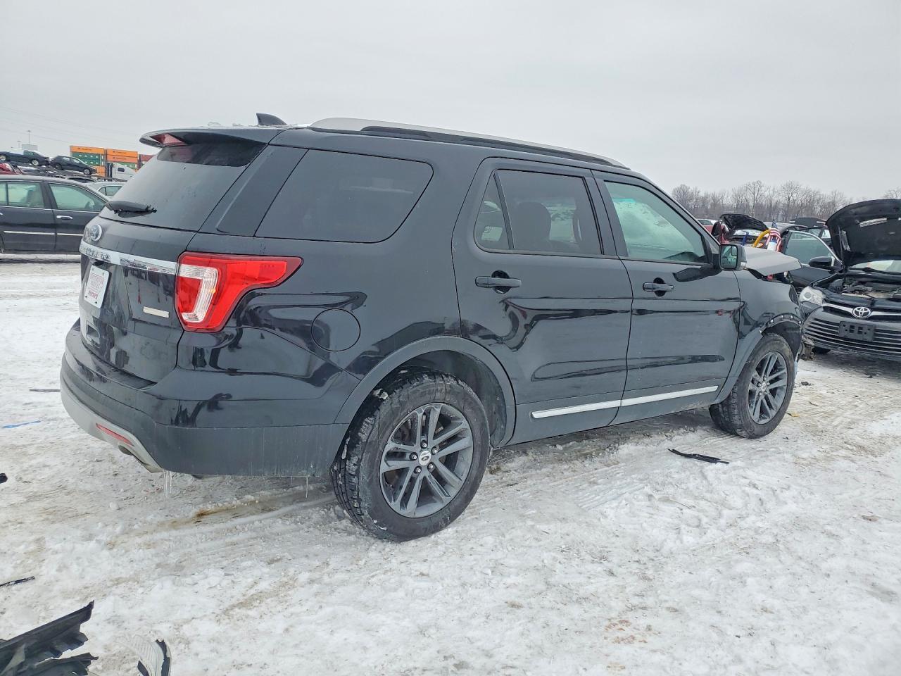 2016 Ford Explorer Xlt - Фото 3
