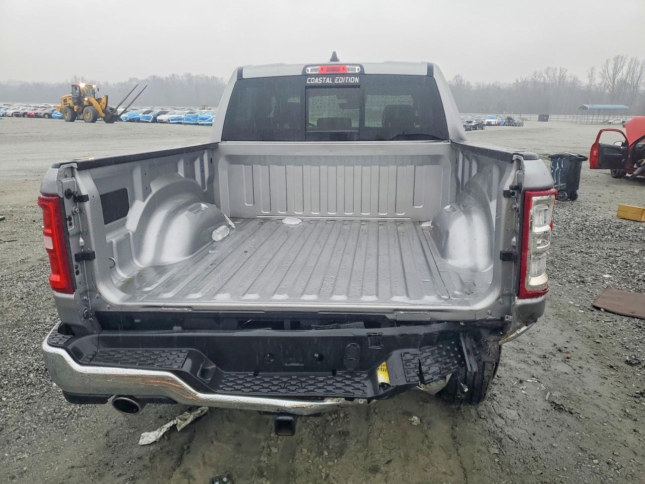 2025 Dodge 1500 Laramie - Фото 6
