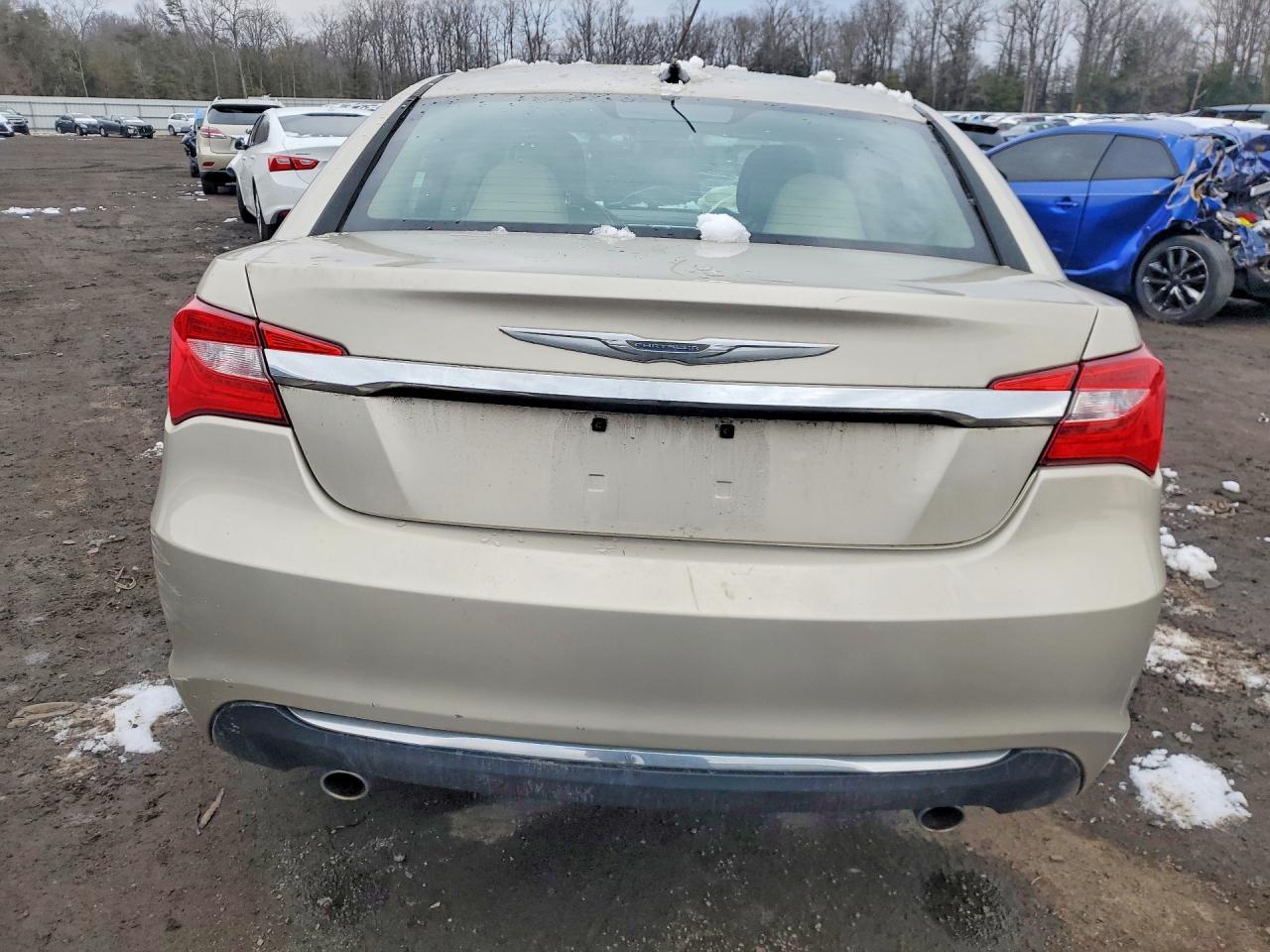 2013 Chrysler 200 Limited - Image 6