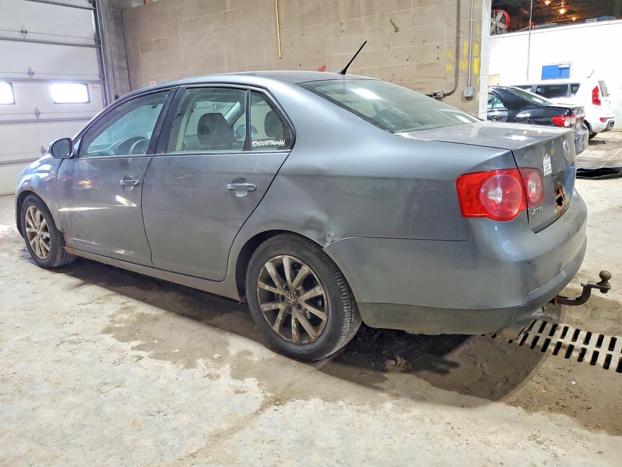 2010 Volkswagen Jetta S - Фото 2