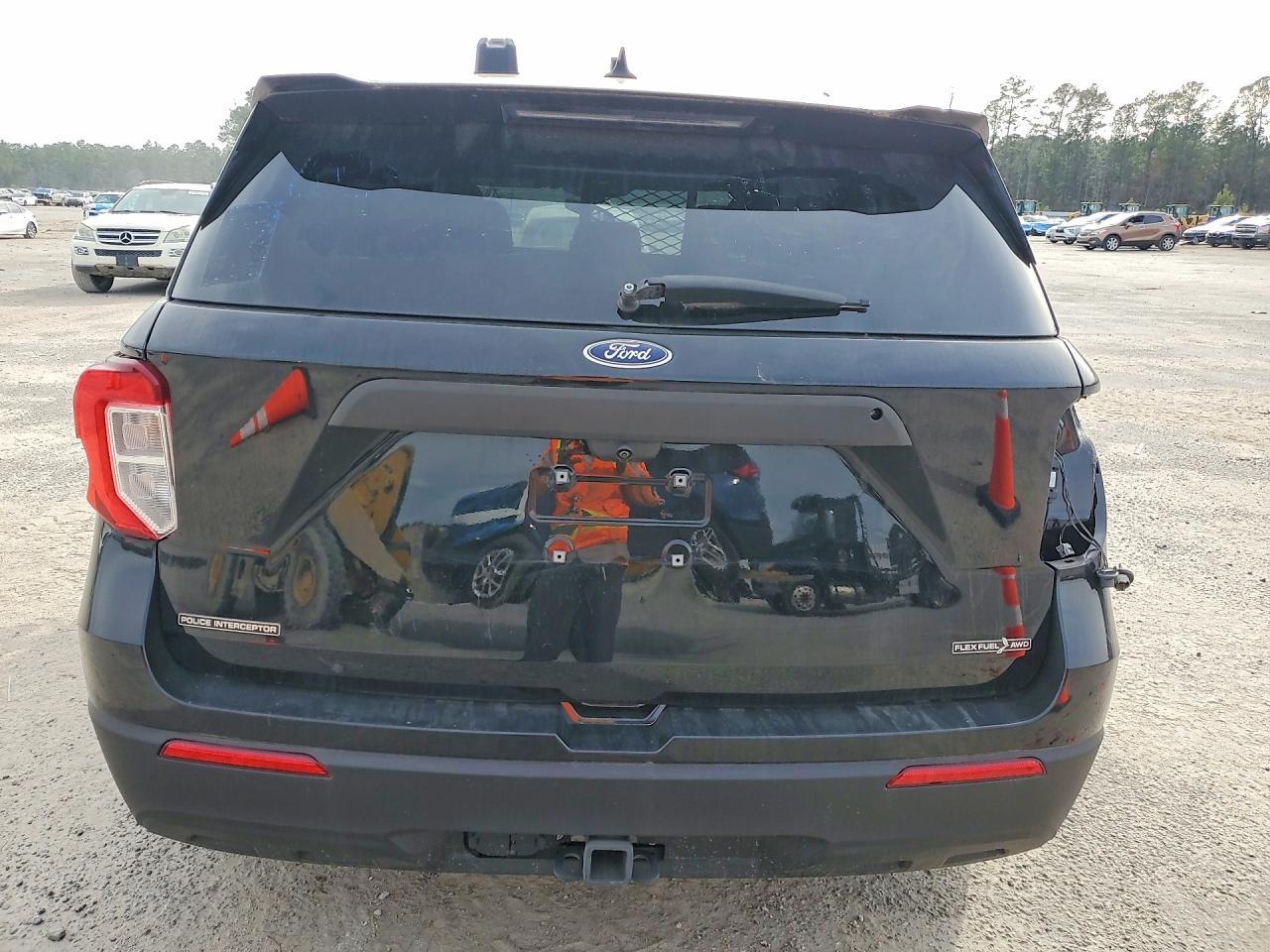 2023 Ford Explorer Police Interceptor - Image 6
