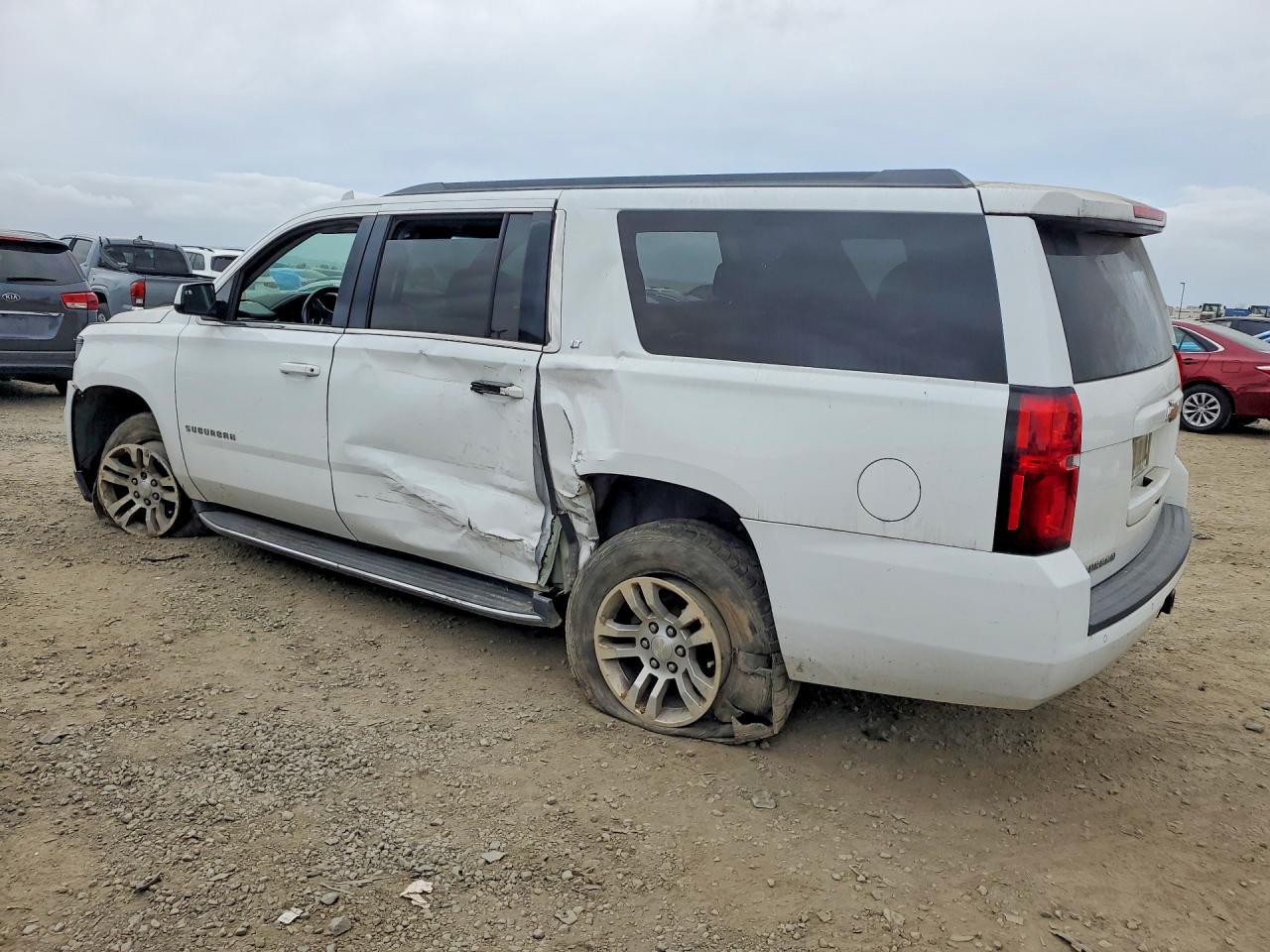2017 Chevrolet Suburban C1500 Lt - Фото 2