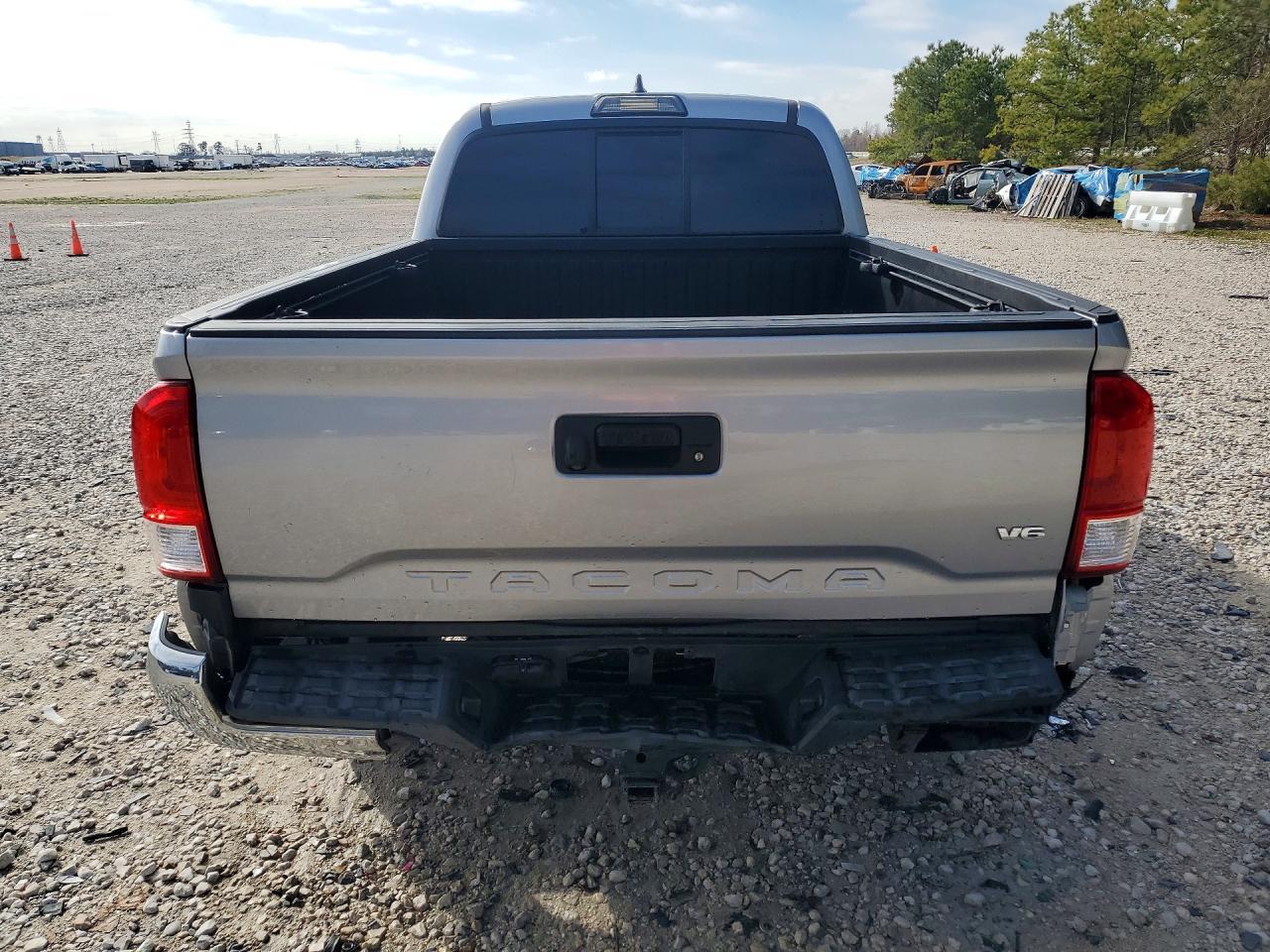 2017 Toyota Tacoma Sr5 V6 - Image 6