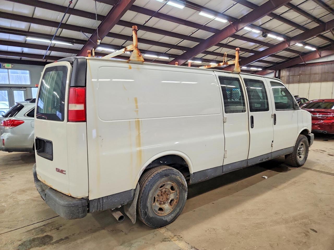2012 GMC Savana G2500 - Фото 3