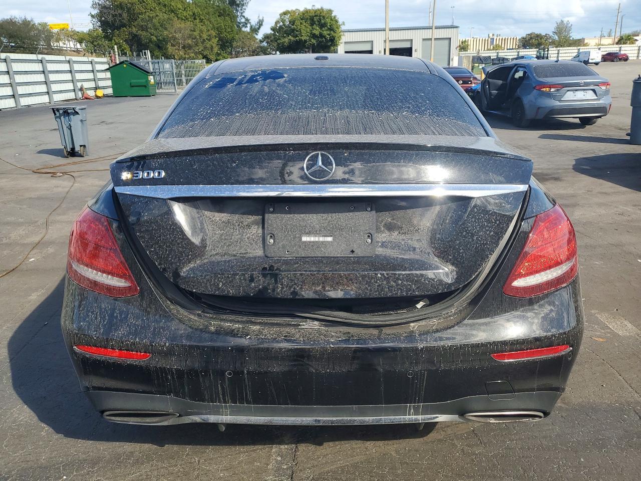 2017 Mercedes-Benz E 300 - Фото 6