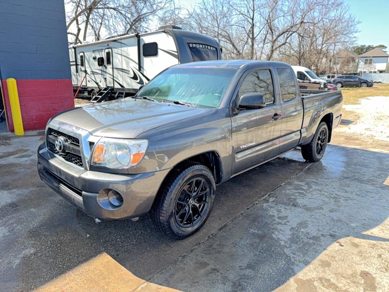 2011 Toyota Tacoma Access Cab - Image 2