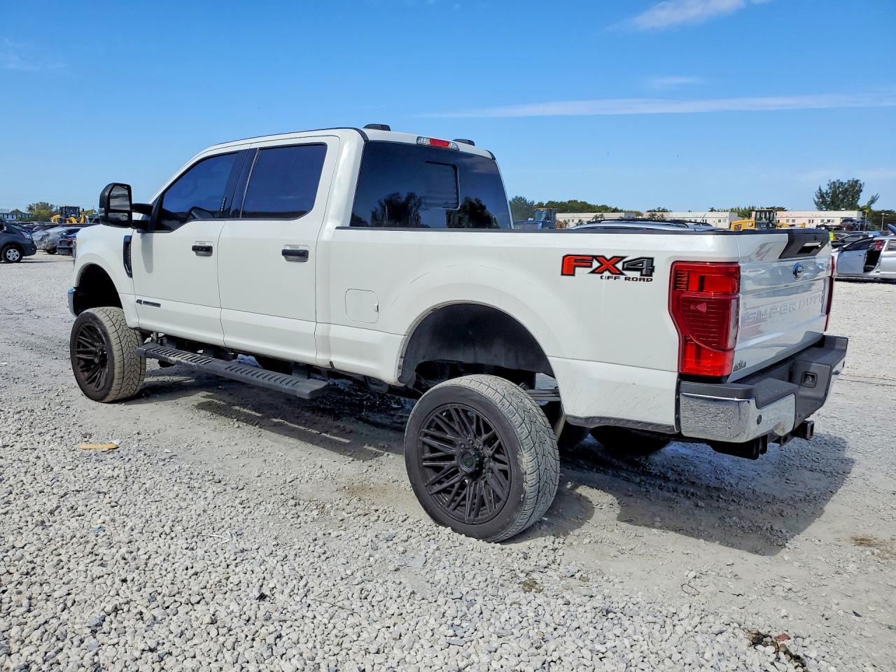 2021 Ford F250 Super Duty - Фото 2