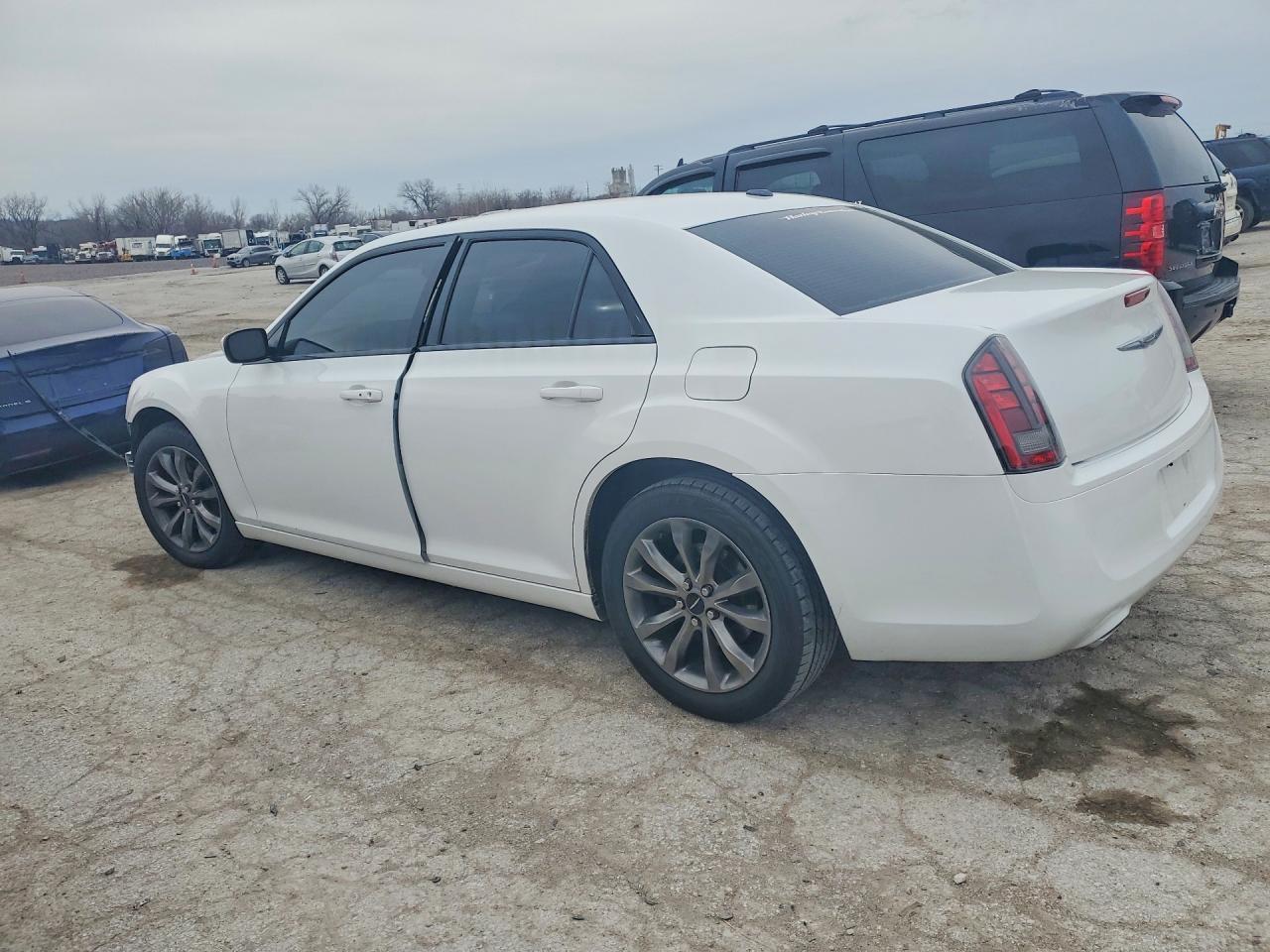 2014 Chrysler 300 S - Image 2