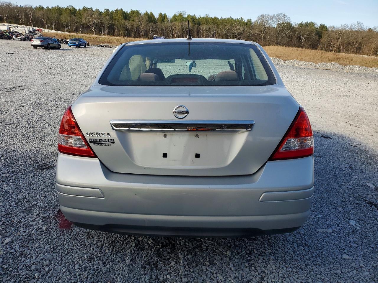 2010 Nissan Versa 1.8 S - Image 6