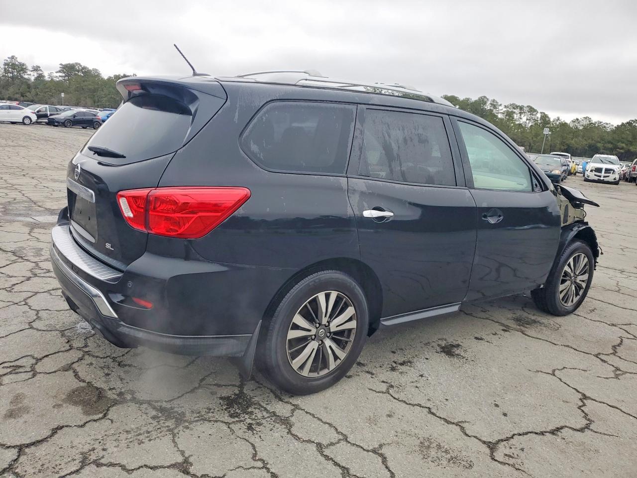2017 Nissan Pathfinder S - Image 3