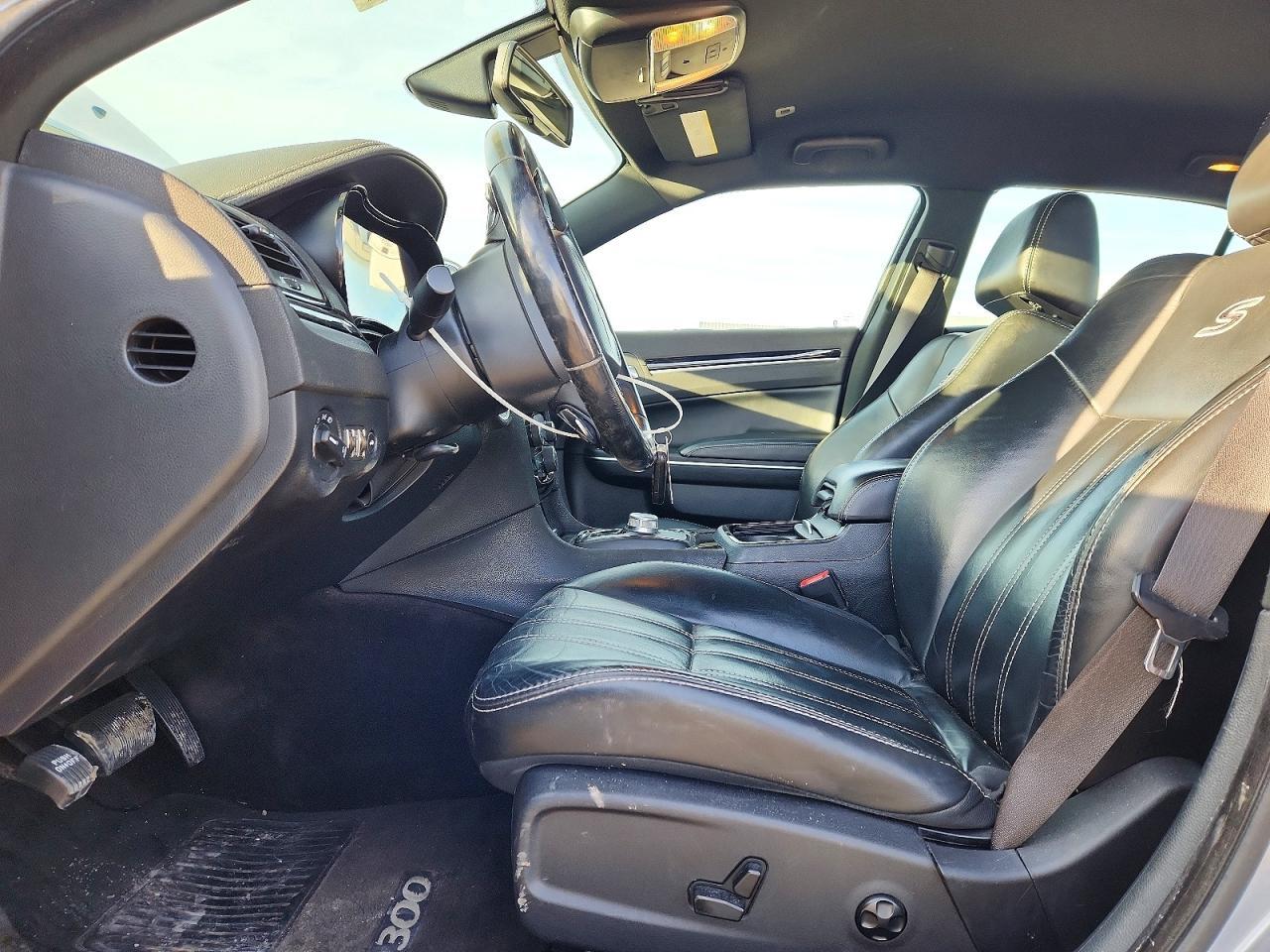 2017 Chrysler 300 S - Image 7