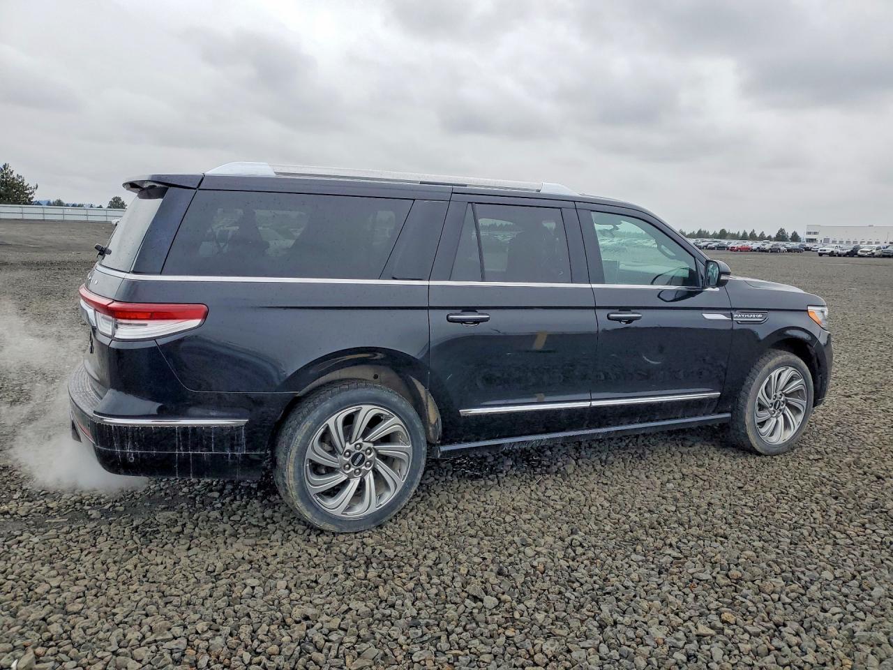 2022 Lincoln Navigator L Reserve - Image 3
