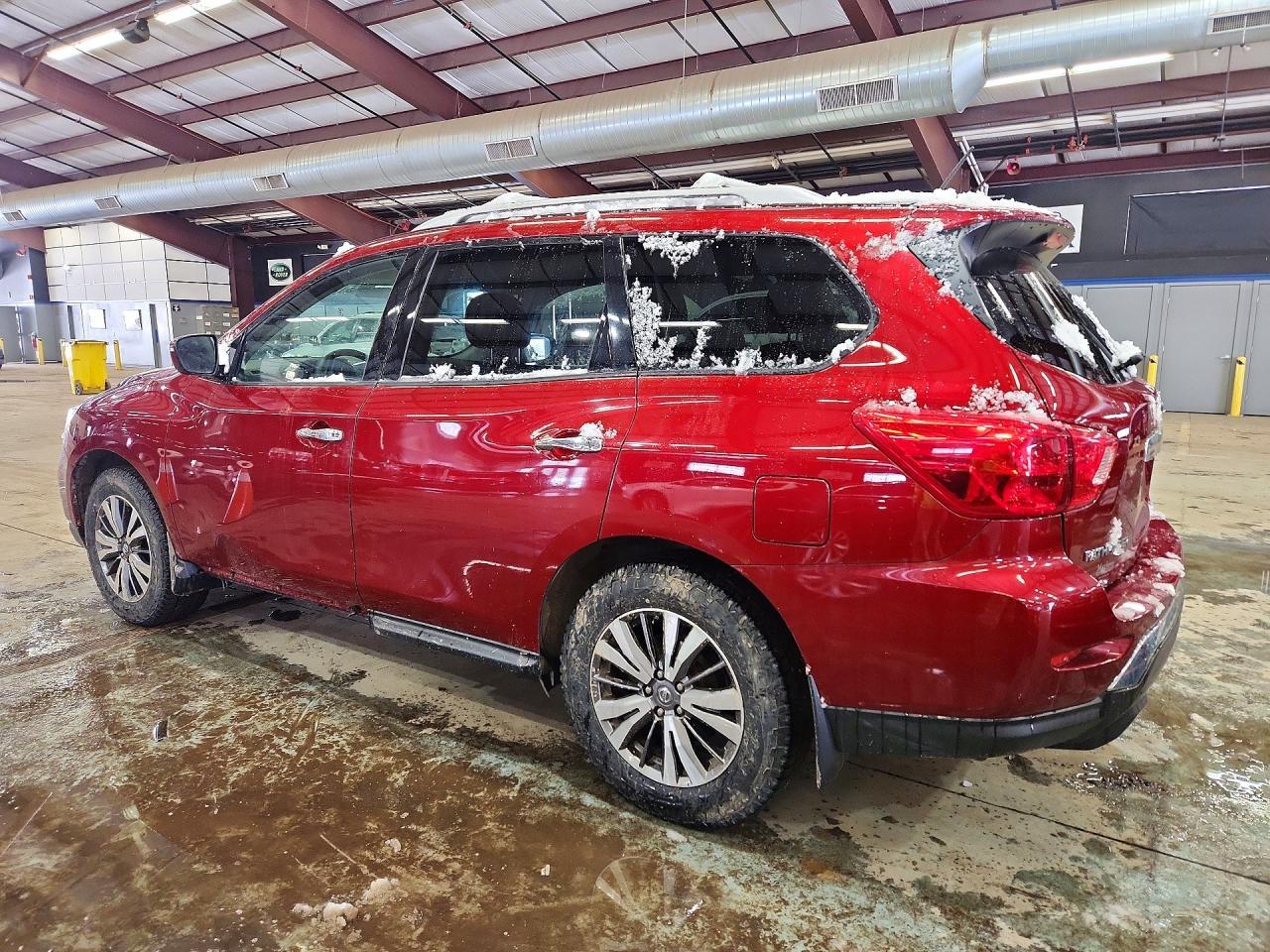 2018 Nissan Pathfinder S - Image 2